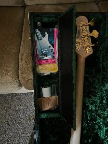 Ernie Ball Musicman Bass Guitar - Photo 9