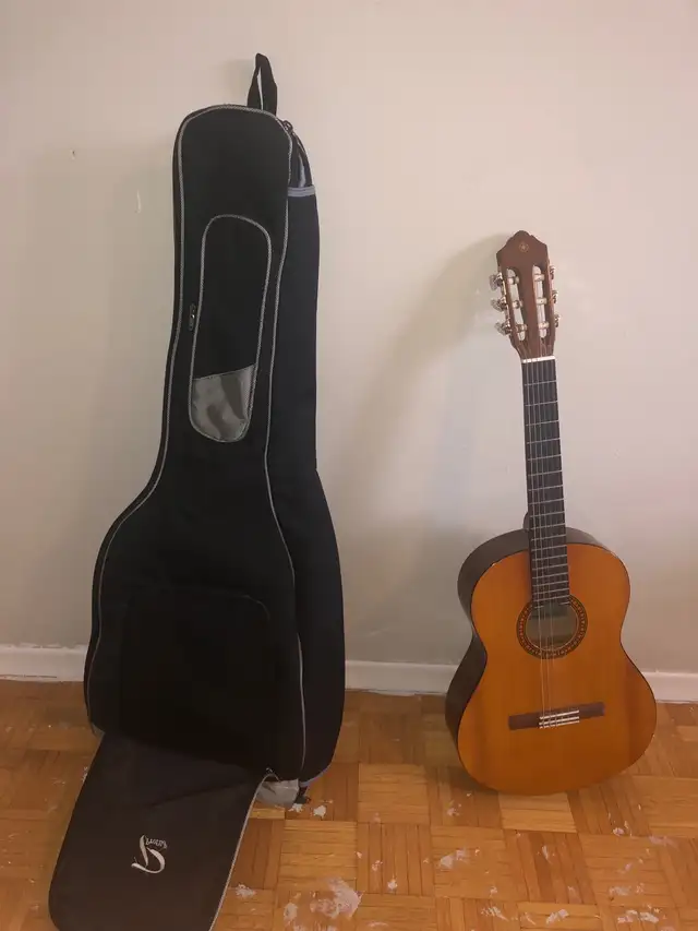 Yamaha CS40 Classical Guitar new