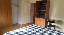 Extra-large private master bedroom, minutes from Yonge - Photo 3