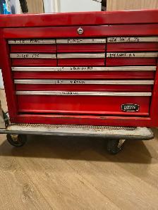 Coffre outils 75$