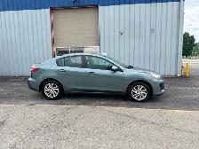 2012 Mazda 3 Low KM!!! - Photo 2
