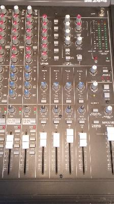 Mackie SR24.4 - VLZ Pro Mixing Console (24 channel) with case - Photo 2