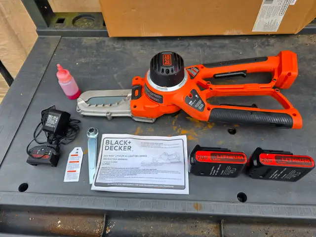 Black & Decker 20V Max Lithium Alligator Lopper Branch Cutter