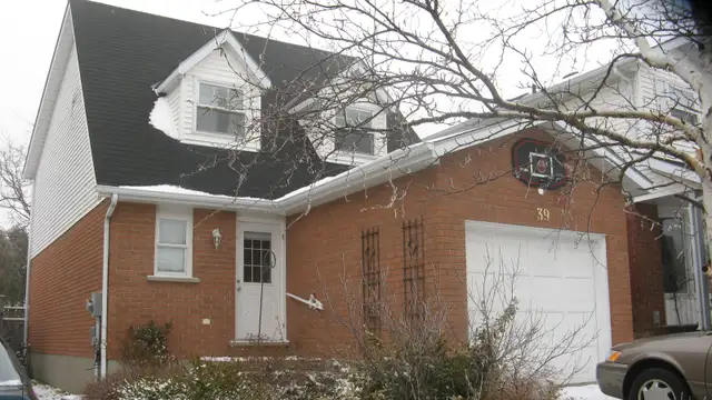 1 bedrooms upstairs available, great location for students