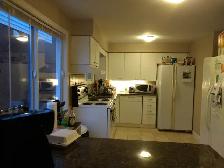 1 bedrooms upstairs available, great location for students - Photo 4