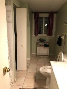 1 bedrooms upstairs available, great location for students - Photo 8