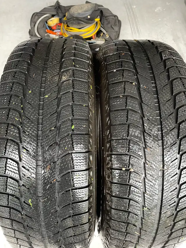 2x pneus hiver 255/65R18 Michelin X-ice