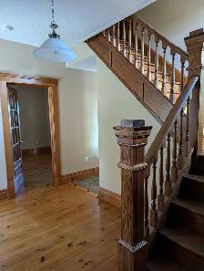 Spacious & Bright Detached Home in Quiet Milverton Neighbourhood - Photo 3