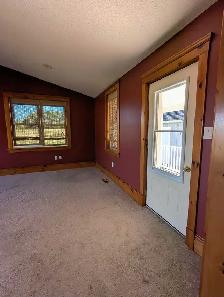 Spacious & Bright Detached Home in Quiet Milverton Neighbourhood - Photo 5
