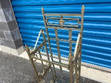 Square Metal Stand - Photo 4