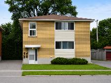 2 BEDROOM   DEN WESTEND IMMACULATE DUPLEX