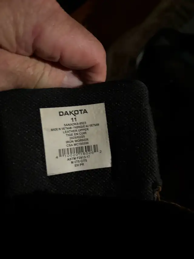 Near new rigger boots.