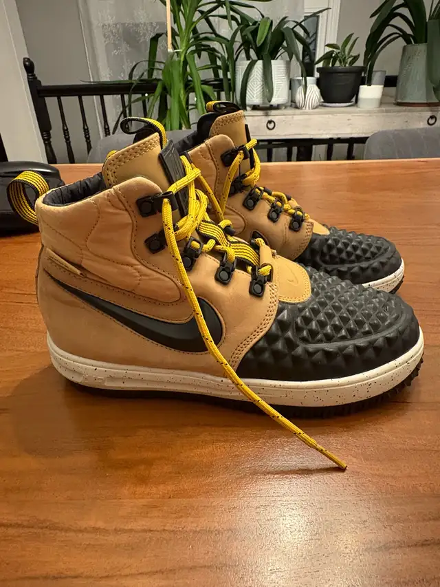 Rare Nike Lunar Force Duck Boot