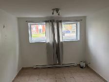 Beau grand 3 1/2 sous-sols electro et parking inclus 850$/mois - Photo 2