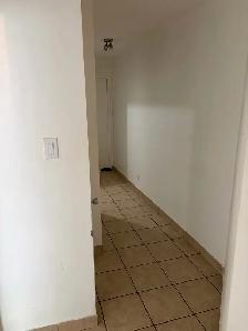 Beau grand 3 1/2 sous-sols electro et parking inclus 850$/mois - Photo 3