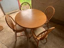 Kitchen Table Set - Photo 2