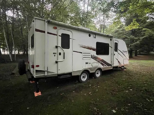 2009 Keystone Passport 27 foot Camper $2500