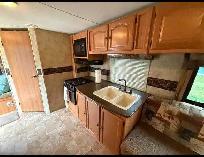 2009 Keystone Passport 27 foot Camper $2500 - Photo 4