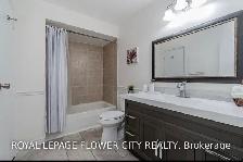 Primary Bedroom for rent (with Parking) in Mississauga - Photo 8
