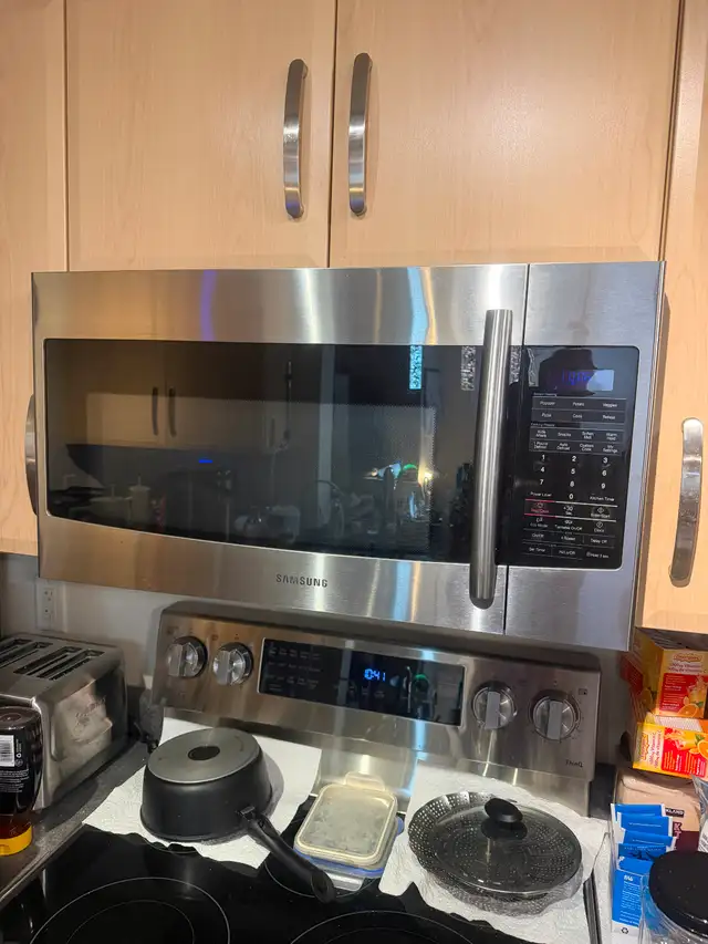 Samsung 1.7cu.ft. Microwave 6 Y Old. Price is down 50% off $145