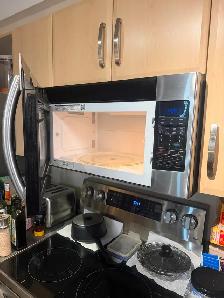 Samsung 1.7cu.ft. Microwave 6 Y Old. Price is down 50% off $145 - Photo 2