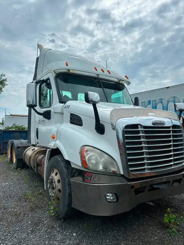 2015 Freightliner cascadia day cab truck tractor