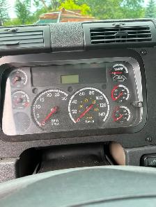 2015 Freightliner cascadia day cab truck tractor - Photo 3
