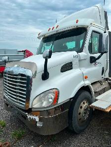 2015 Freightliner cascadia day cab truck tractor - Photo 6