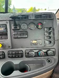 2015 Freightliner cascadia day cab truck tractor - Photo 7