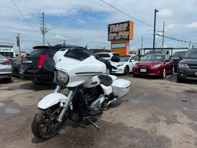 2024 Harley-Davidson FLHX