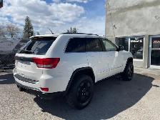 2011 Jeep Grand Cherokee Laredo - Photo 4