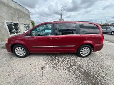 2014 Chrysler Town & Country Touring - Photo 8