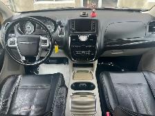 2014 Chrysler Town & Country Touring - Photo 10