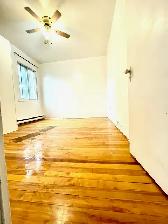 One rooms in a shared 6 ½ unit near Metros available now - Photo 2