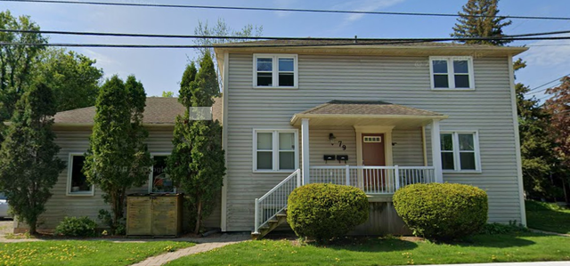 1 room for rent in student house - 10 min walk to Mac- $650