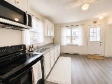 3-BEDROOM MAIN FLOOR | PRIVATE LAUNDRY | PARKING | $2,195 - Photo 4