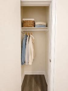 3-BEDROOM MAIN FLOOR | PRIVATE LAUNDRY | PARKING | $2,195 - Photo 9