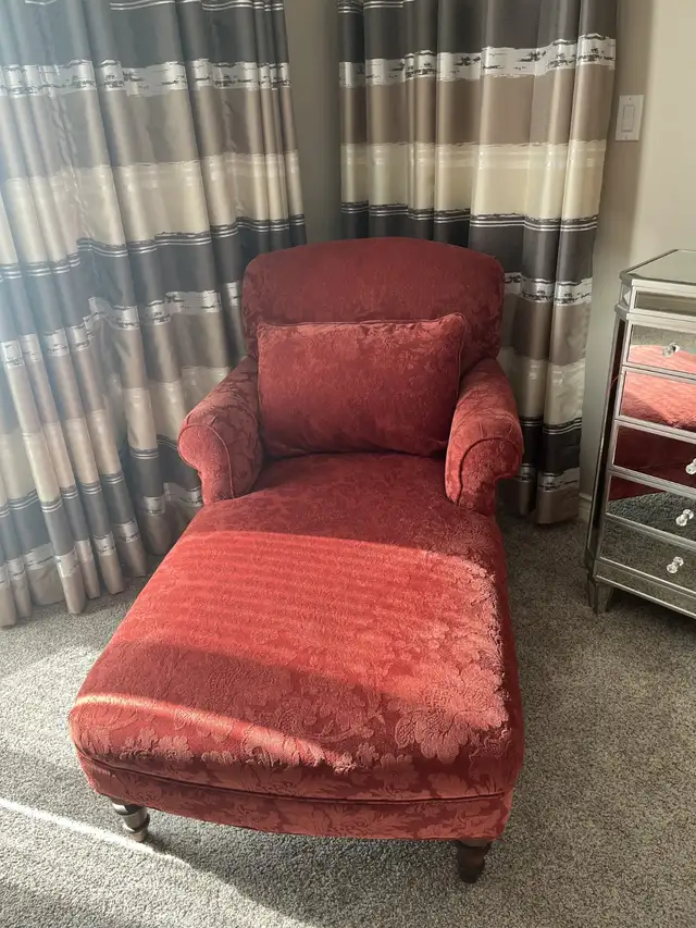 Upholstered Chaise Lounge