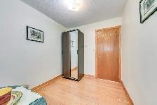 clean/quiet upstairs room near UTM Dundas/Erin Mills Pkwy Sept1 - Photo 6