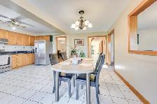 clean/quiet upstairs room near UTM Dundas/Erin Mills Pkwy Sept1 - Photo 8