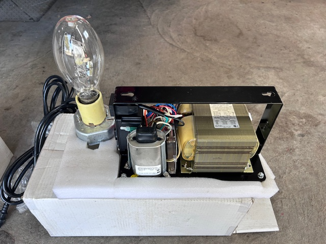 Lampes Halogènes (12) de cultures 1000W neuves 115$ch, livrées
