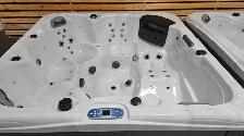 6 MAN HOT TUB 3 PUMPS 3 FILTERS UPGRADED COMPOSITE CABINETS - Photo 2