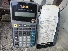 livres scolaire ou calculatrice ou sourri - Photo 3