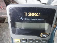 livres scolaire ou calculatrice ou sourri - Photo 6