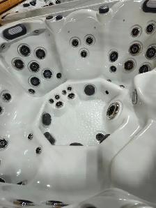 7 FOOT HOT TUB - Photo 3