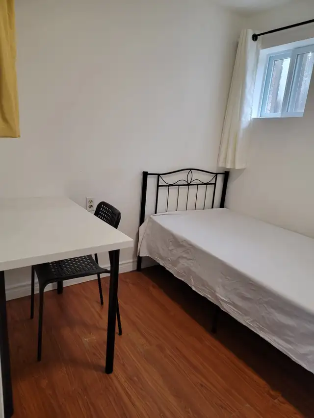 Private room for rent in Scarborough (male)