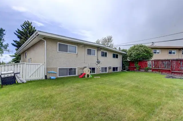 Bright & Spacious Legal 3-Bedroom Basement Suite Best Location