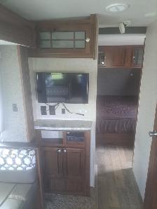 Rear Living Couples Trailer – Spacious & Lightweight - Photo 4