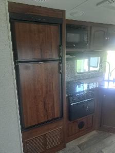 Rear Living Couples Trailer – Spacious & Lightweight - Photo 5
