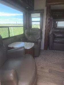 Rear Living Couples Trailer – Spacious & Lightweight - Photo 11
